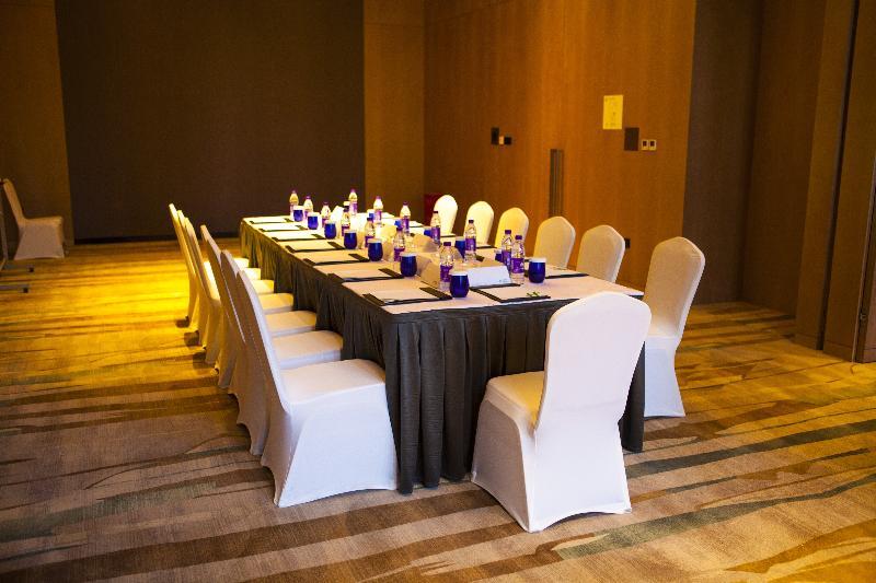 Holiday Inn & Suites Tianjin Downtown By Ihg,Tianjin Drum Tower,Joycity Shopping Mall,Tianjin Ancient Cultural Street,Haihe River,The Porcelain House,Convenient Access To Tianjin Binhai International Airport Exterior foto